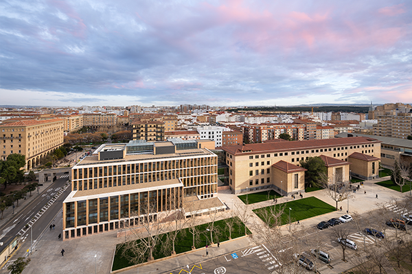 El proyecto de FCC Construcción “Rehabilitación Integral y Edificio Departamenteal (nZEB ) de la Facultad de Filosofía y Letras de la Universidad de Zaragoza” Premio Garcia Mercadal a la mejor obra