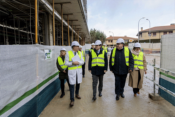 El presidente de la Junta de Castilla y León visita el proyecto de reforma y modernización del Hospital Universitario Santa Bárbara de Soria