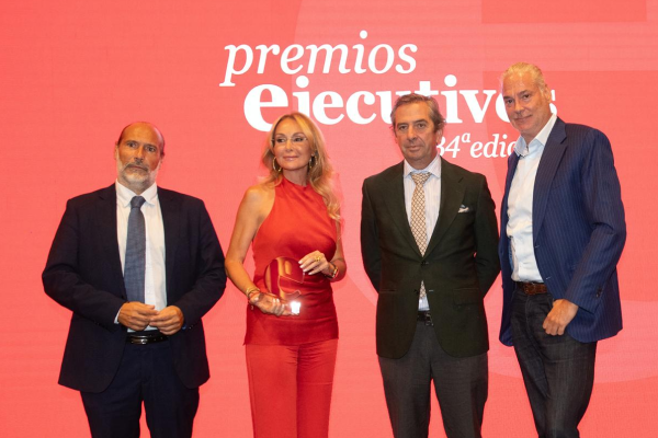 Esther Alcocer Koplowitz honoured by Ejecutivos magazine in recognition of her professional career