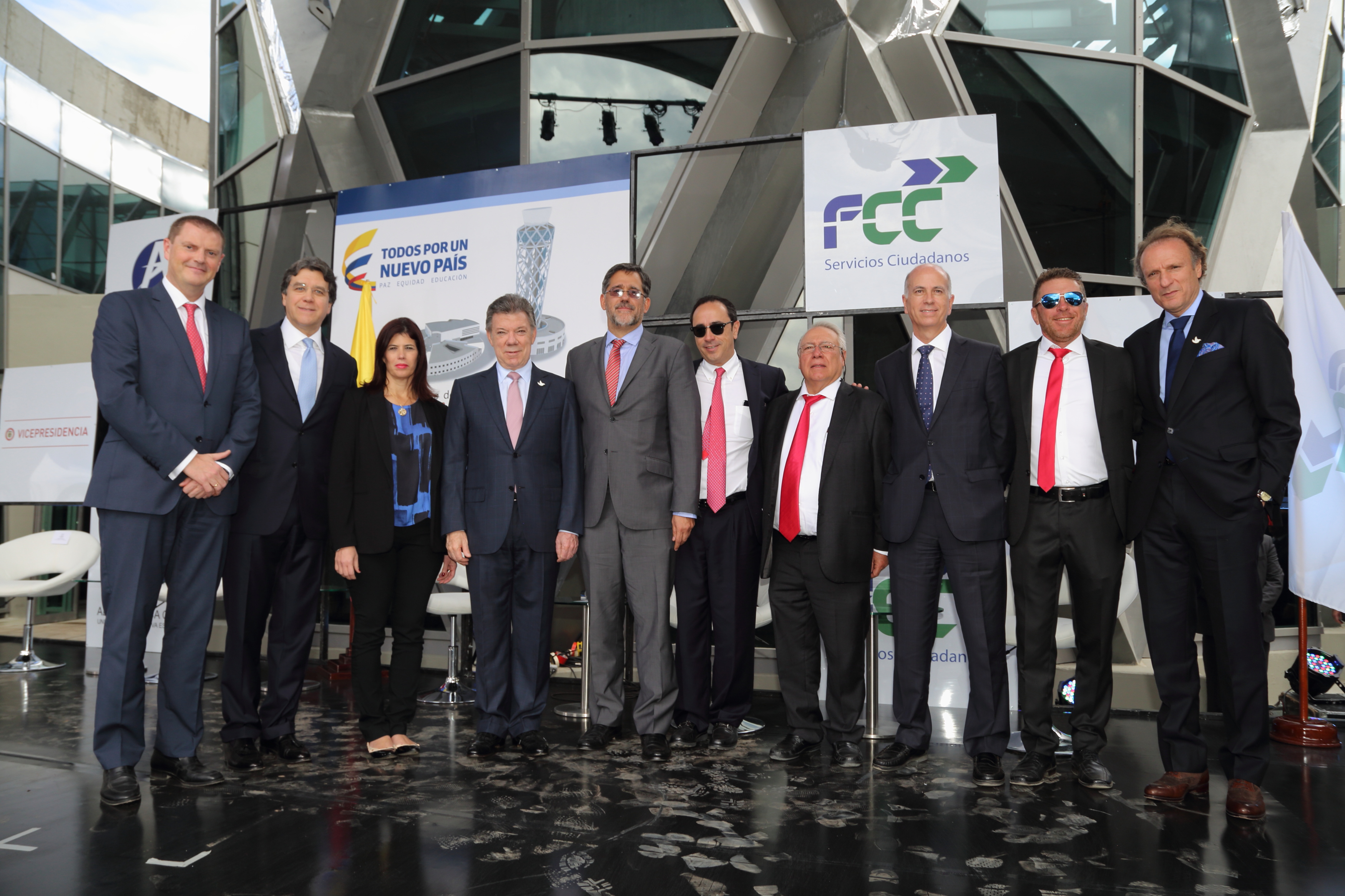 FCC inaugura la nueva Torre de Control del aeropuerto de Bogotá con la presencia del presidente de Colombia