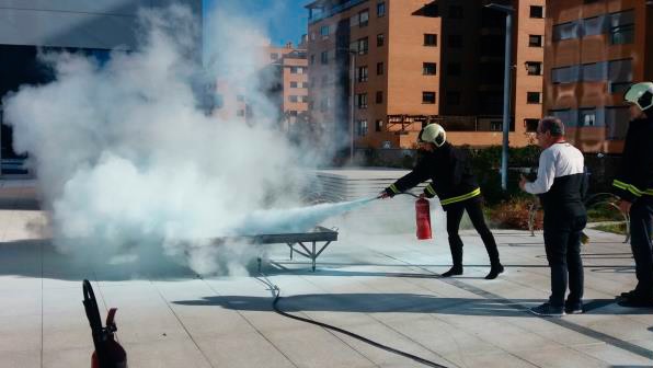 FCC imparte cursos a sus trabajadores sobre la extinción de incendios