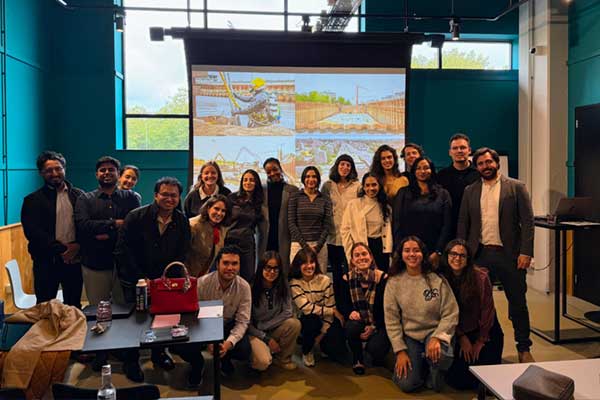 Alumnos del MBArch de IE School of Architecture and Design / IE University visitan el proyecto de ampliación autovía A-9 en Paises Bajos
